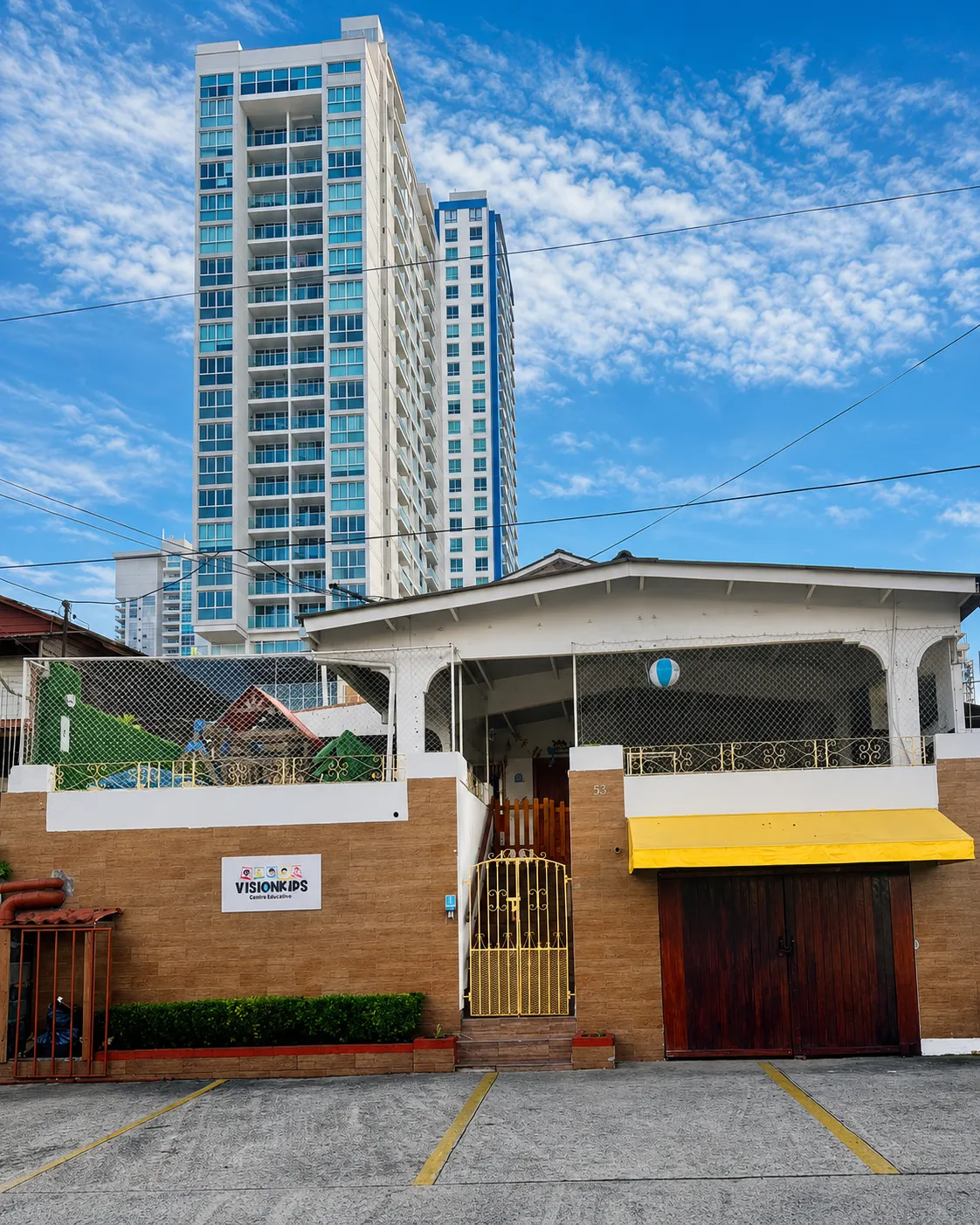 Fachada principal de VisionKids en San Francisco, Ciudad de Panamá